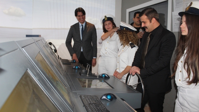 Köyceğiz Kaymakamı Kumcu, gemi simülasyon laboratuvarını inceledi