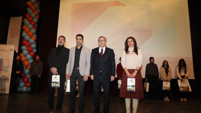 Kars'ta en çok kitap okuyanlara ödülleri verildi