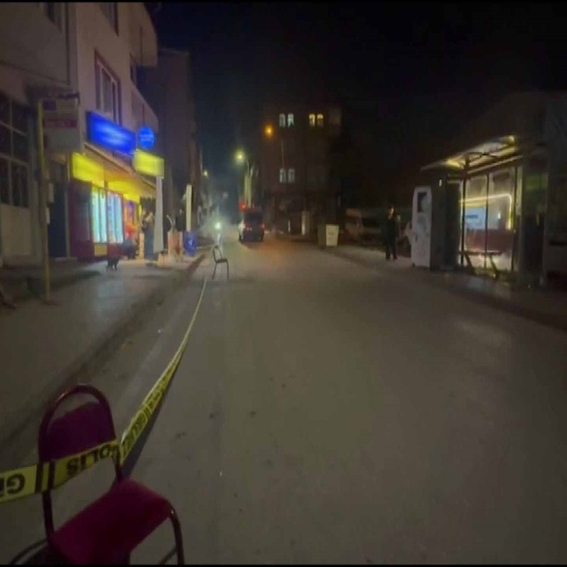 Husumetlisini görüp otomobilinden ateş açtı; yoldan geçen kişiyi vurdu