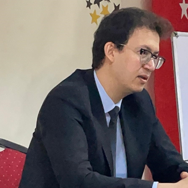 Öğrenciler savcıyı sorguya çekti
Lise öğrencileri, iki eliyle de aynı anda...