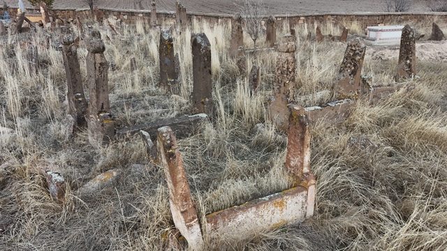 Bin yıllık Türk kültürünün izlerine Tomarza'da rastlandı
Orta Asya'daki mezar taşı süslemelerine Tomarza'daki mezarlıklarda görüldü