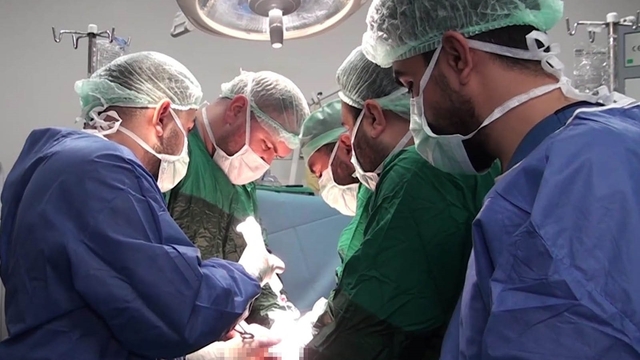 Şanlıurfa'da 25 santimetrelik dev kist ameliyatla alındı