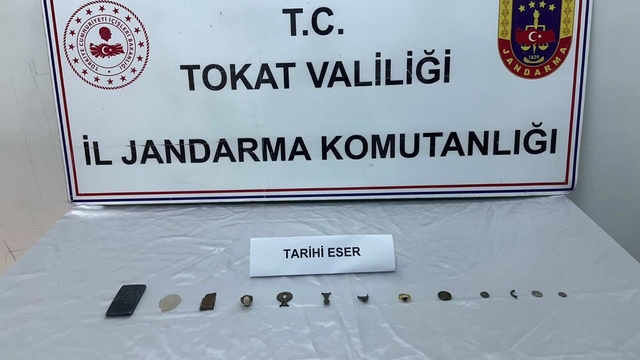 Tokat'ta bir evde 13 parça tarihi eser ele geçirildi