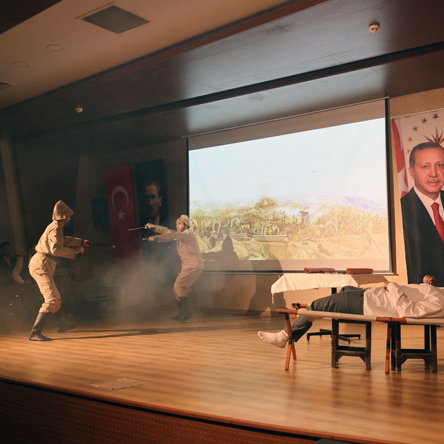 Mehmet Akif Talas'ta tiyatro ile anıldı