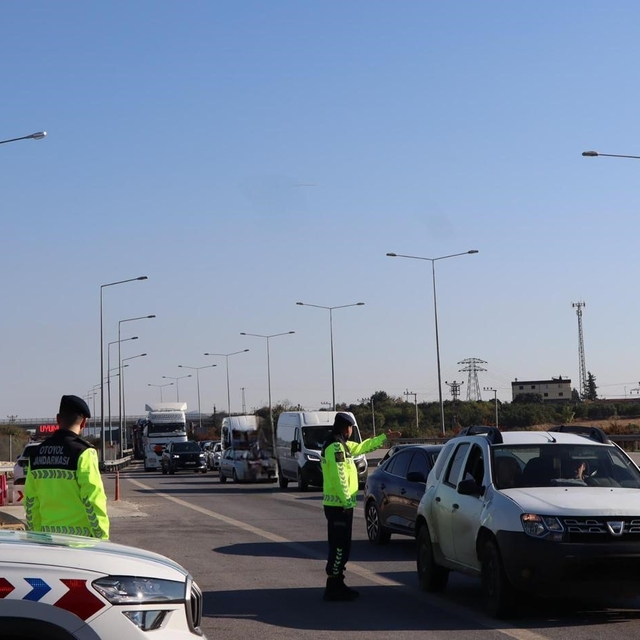 Mersin'de otoyollarda trafik denetimleri aralıksız sürüyor