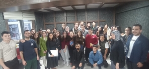 Doğaçlamanın öncüleri tecrübeleri paylaştı
Mahşer-i Cümbüş ekibi Denizli'de...