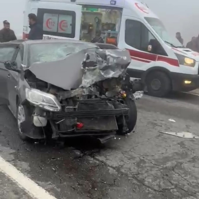 Batman'da zincirleme trafik kazası: 2'si ağır 14 yaralı