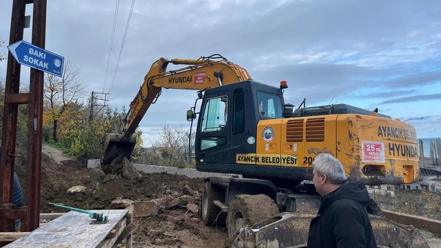 Ayancık'ta altyapı ve üstyapı çalışmaları hız kazandı