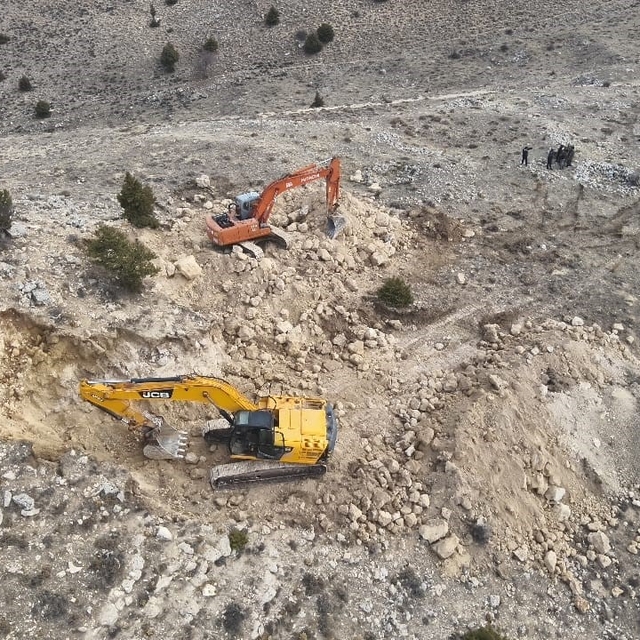 Karaman'da kepçeyle tarihi eser arayanlara operasyon: 14 gözaltı