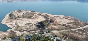 Adana'da yıkım yapılan Amerikan Adası girişi kayalarla kapatıldı