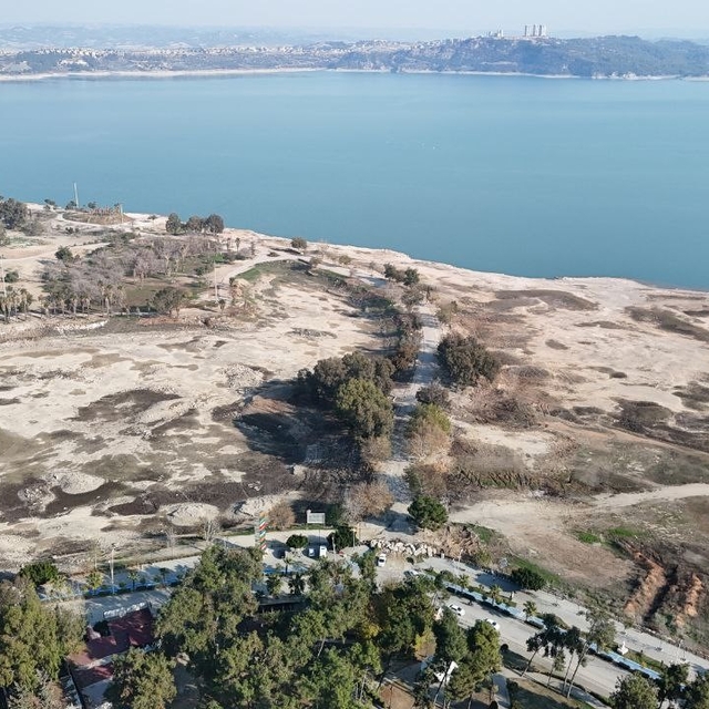 Adana'da yıkım yapılan Amerikan Adası girişi kayalarla kapatıldı