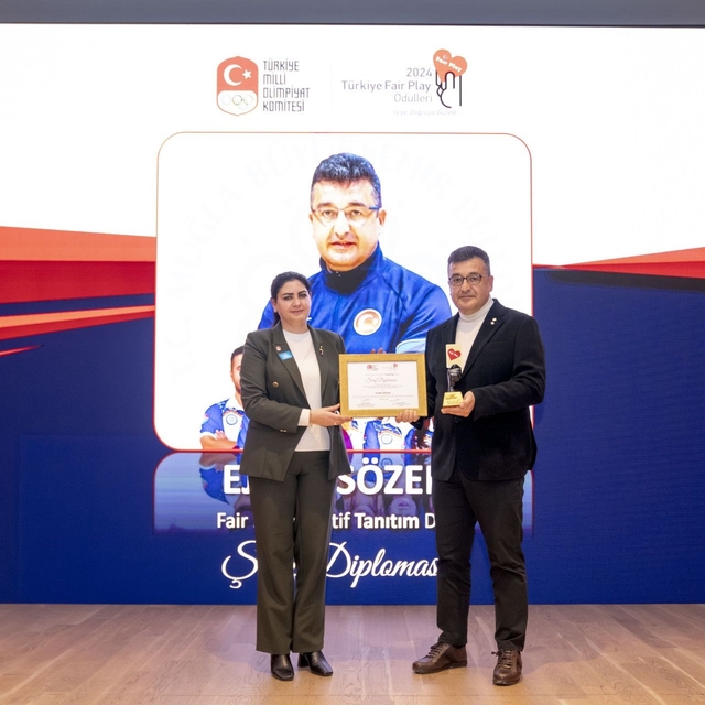 Avrupa ve dünya şampiyonu yetiştiren antrenör Ejder Sözen'e, 'Fair Play' öd...