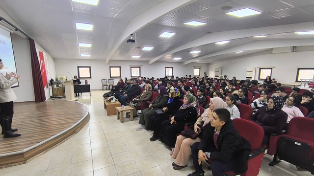 Keban'da "Teknoloji Bağımlılığı ve Ailenin Önemi" semineri