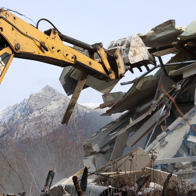 Uludağ'ın güzelliklerini mahveden yapılar yerle bir edildi