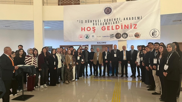 Atatürk Üniversitesi'nde "Ticari Bankacılık" paneli düzenlendi