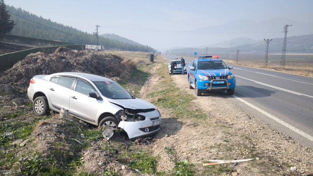 Gaziantep'te otomobil, şarampole devrildi; 4 yaralı