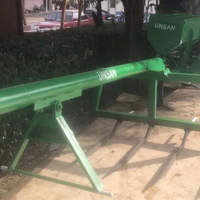 Sarıgöl Ziraat Odası'ndan çiftçilere ekipman desteği