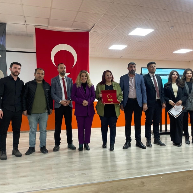 Kariyer planlama ve gelecek tasarımı konferansı gençlerle buluştu