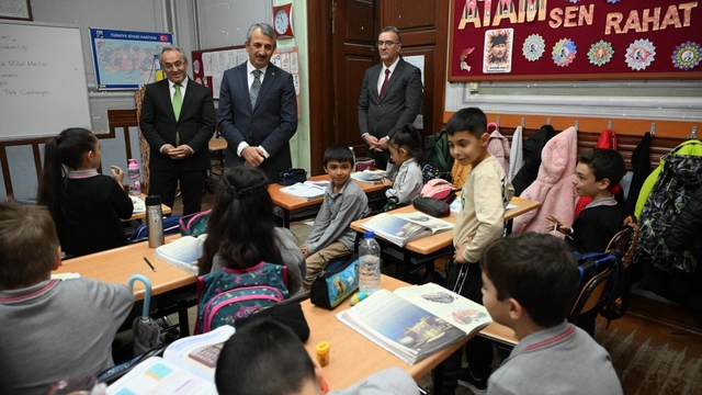 Edirne Valisi Sezer öğrencilerle bir araya geldi