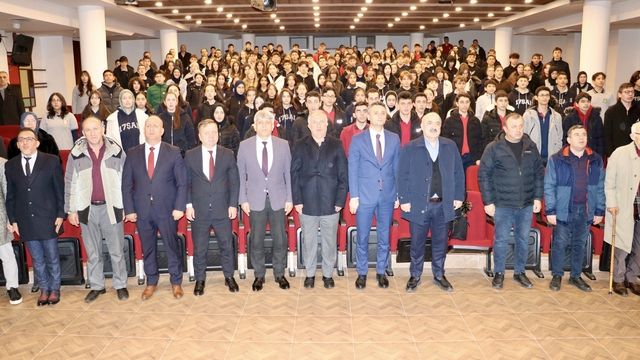 Trabzon'da "Bir Edibin Edep Dolu Yaşamı: Mehmet Akif Ersoy" konferansı düzenlendi