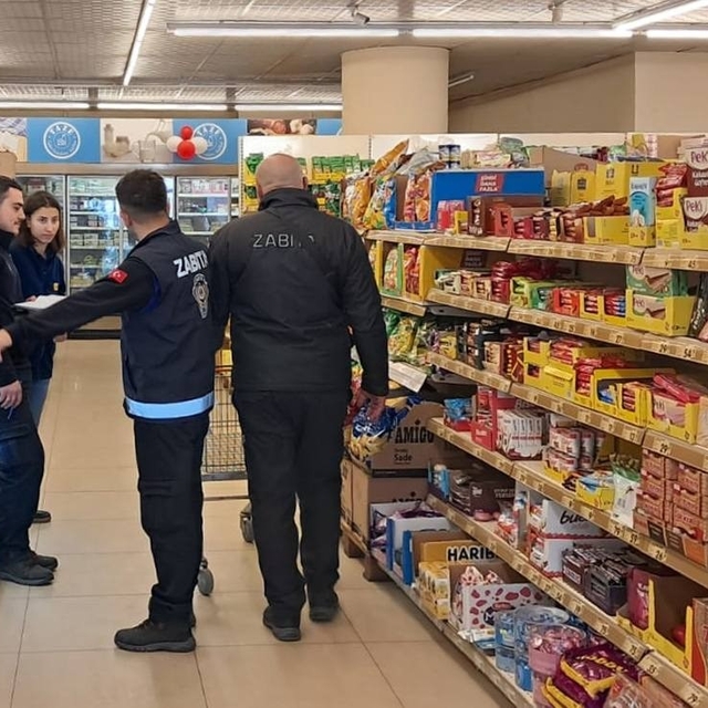 Köşk'te zincir marketlere etiket ve son kullanma tarihi denetimi