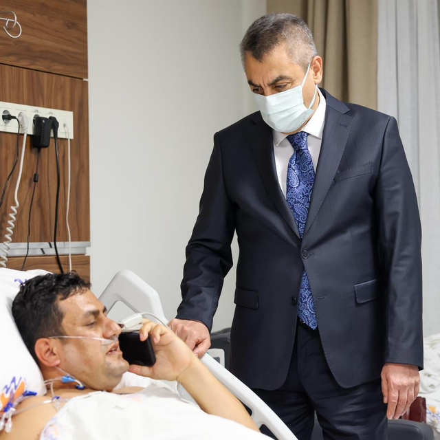 Öğrencinin vurduğu okul müdürü yoğun bakımdan çıktı, Bakan Tekin'le görüştü