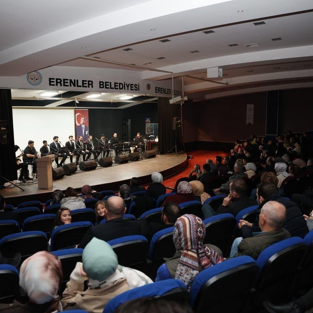 Erenler'de Hikayeli Türküler Konseri'ne vatandaştan ilgi