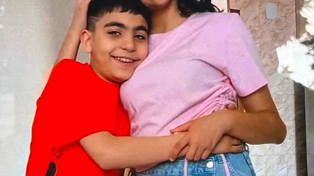 Annenin feryadı yürekleri dağladı: Babalarının öldürdüğü kardeşler toprağa verildi
Cinayette kan donduran detay: Baba ses çıkmaması için yastıkla çocuklarının ağzını kapatıp uykularında öldürmüş