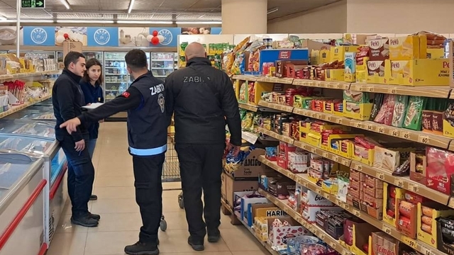 Köşk'te zincir marketlere etiket ve son kullanma tarihi denetimi