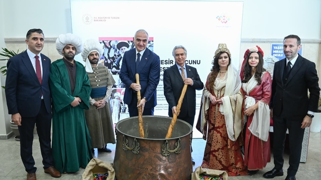 Kültür ve Turizm Bakanı Ersoy, Ankara'da Mesir Macunu kardı