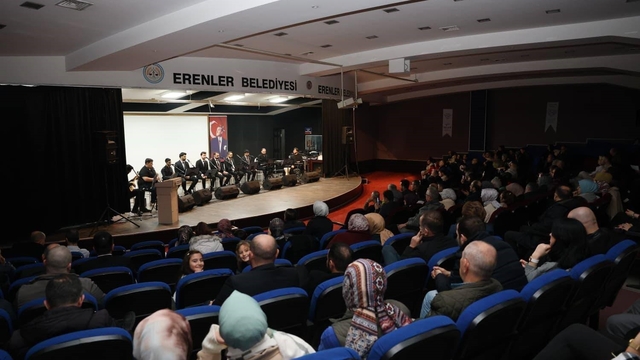 Erenler'de Hikayeli Türküler Konseri'ne vatandaştan ilgi