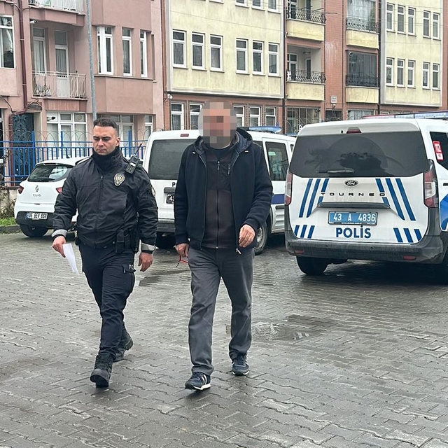 Ücretsiz dağıtılan çikolataları yiyen 20 öğrenci hastanelik oldu (2)