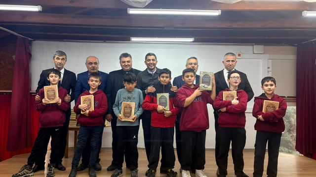 Gömeç'te öğrencilere Kur'an-ı Kerim hediye edildi