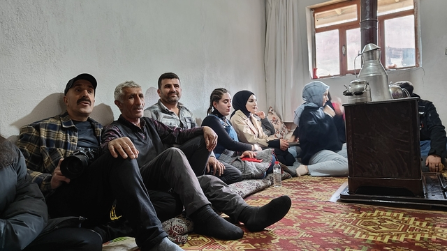 Muş'ta üniversite öğrencileri doğayı gezerek dengbejlik kültürüyle buluştu