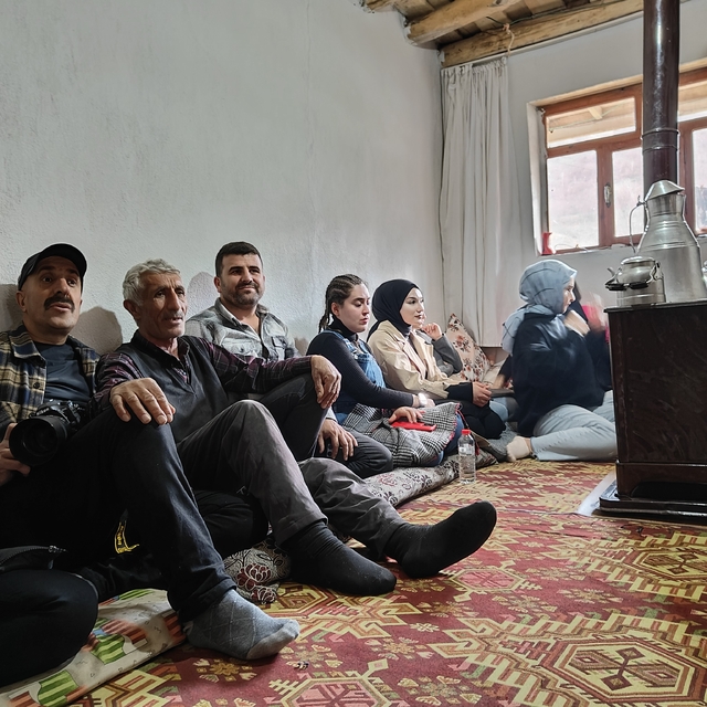 Muş'ta üniversite öğrencileri doğayı gezerek dengbejlik kültürüyle buluştu