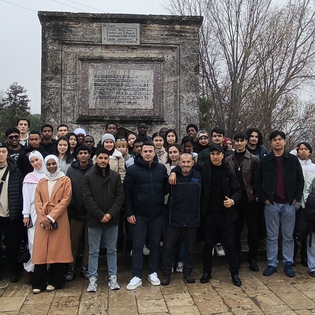 Üniversiteli öğrenciler tarihi ve doğal mekanları keşfetti