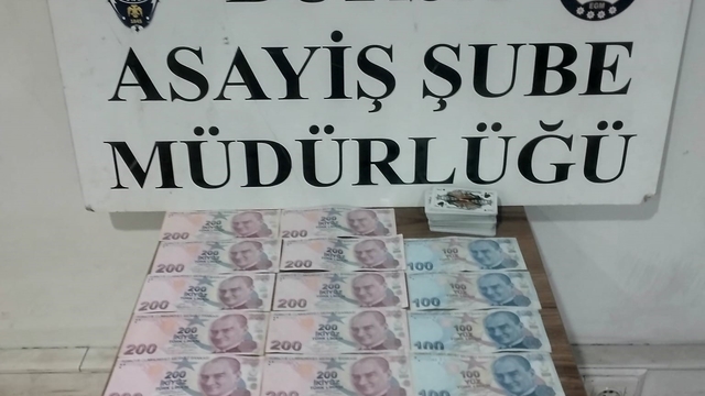Bursa'da 300 polisle uygulama: Mekanlar denetlendi, kumar masaları çökertildi
