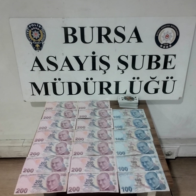 Bursa'da 300 polisle uygulama: Mekanlar denetlendi, kumar masaları çökertil...
