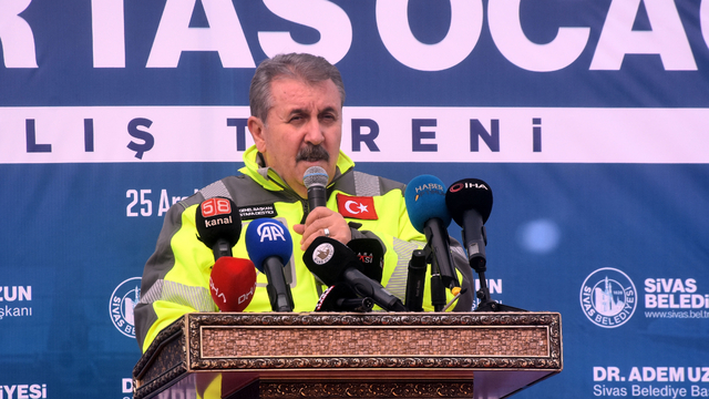 Destici: Şehit liderimizin davası dimdik ayaktadır