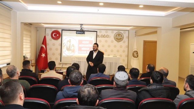 Sivas'ta "baba okulu" semineri başladı
Ailenin korunması ve sağlıklı bir şekilde sürdürülmesine katkı sağlamak amacıyla Sivas Müftülüğü  personeline yönelik "baba okulu" semineri gerçekleştirildi