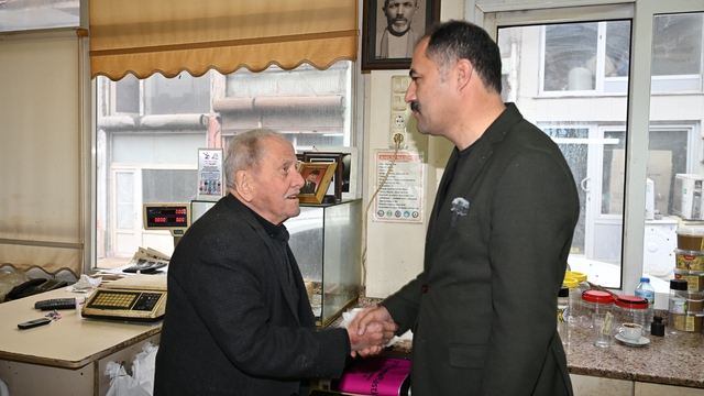 Regaip Kandili'nde, Demirci'de ustalara vefa ziyareti