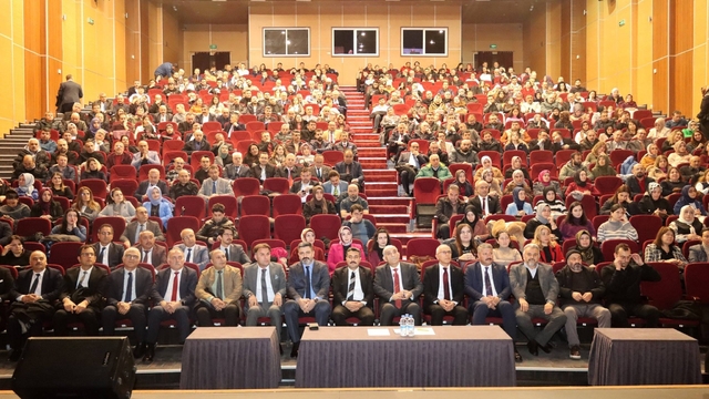 Güçlü ailenin önemi anlatıldı
Sivas'ta Aile Yılı etkinlikleri kapsamında "Güçlü Aile, Güçlü Toplum" konulu söyleşi gerçekleştirildi