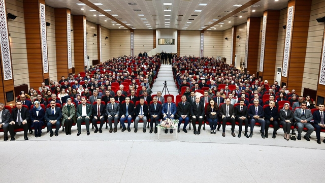 Vali Aydoğdu: "Bilgi her yerden öğrenilir, irfan rehberlikle kazanılır"