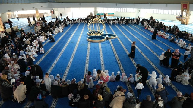 Terzibaba Camii'nde miniklerin "üç aylar" coşkusu