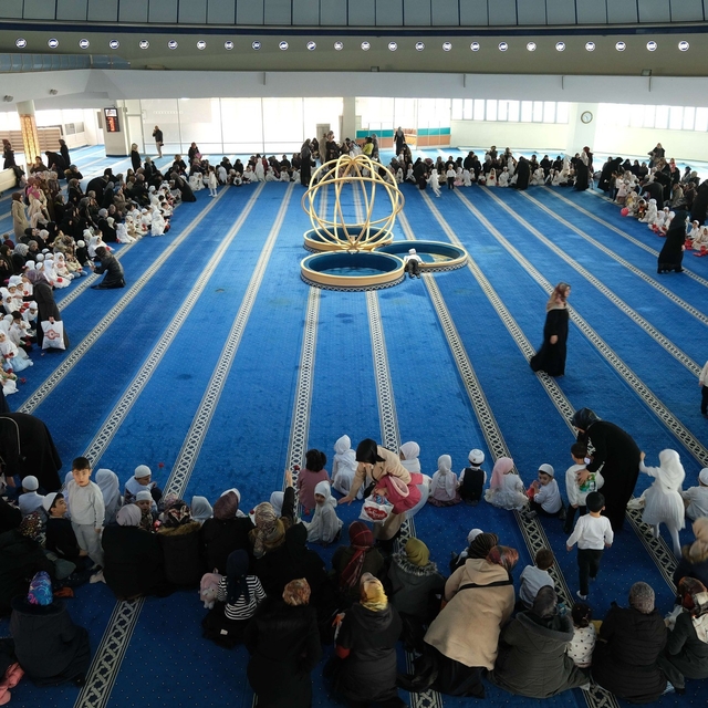 Terzibaba Camii'nde miniklerin "üç aylar" coşkusu