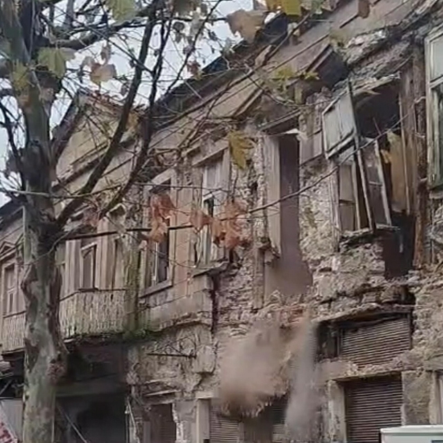 Edremit'te tarihi handan parçaları koptu