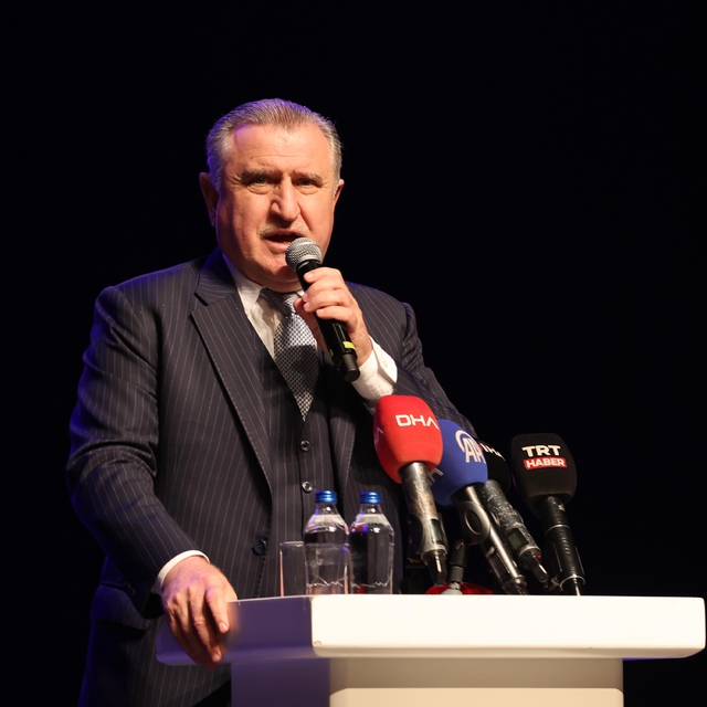 Gençlik ve Spor Bakanı Bak: "Savunma sanayisinde her alanda yatırım yapan b...