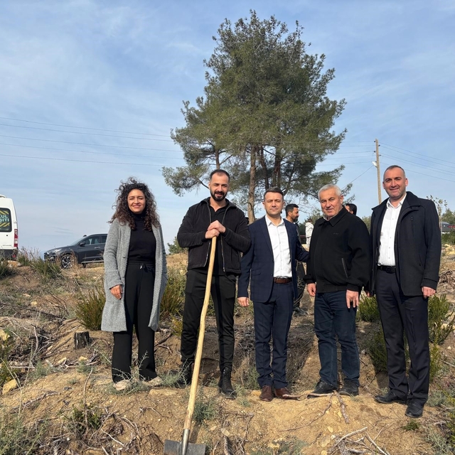 Şehitlerin ismi geleceğe nefes oldu
Kozanda duygu dolu fidan dikimi Şehit a...