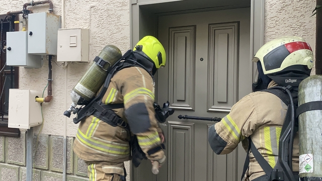 Bursa'da ev yangını: İtfaiyenin hızlı müdahalesiyle akvaryumdaki balıklar kurtarıldı