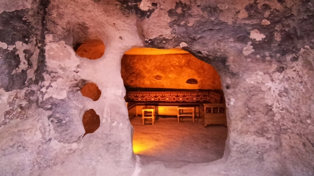 Tarihi Hasankeyf'teki 5 bin yıllık insan eliyle oluşturulmuş 10 mağara turizme açıldı